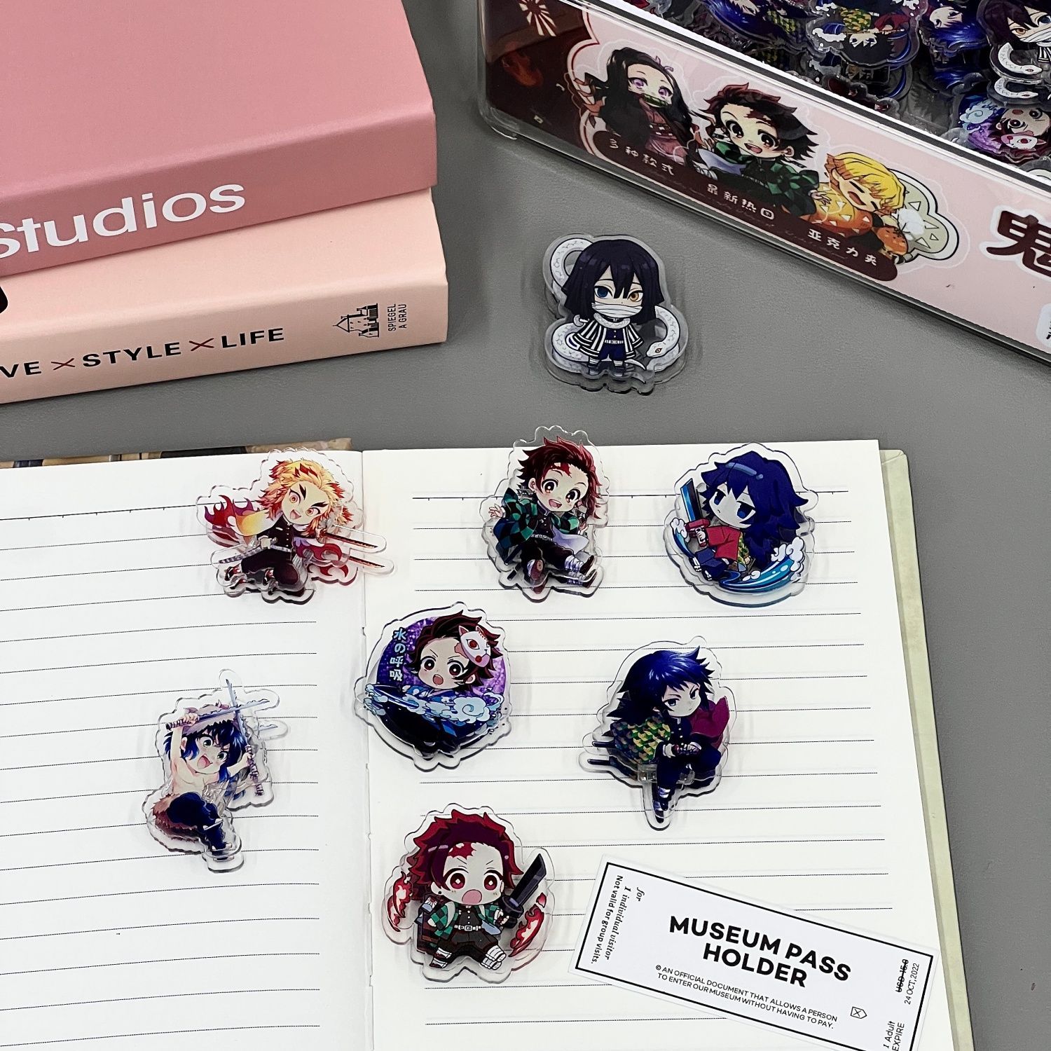 Satu kotak penuh folder PP Dem - Anime Merchandise Box ulasan dan harga