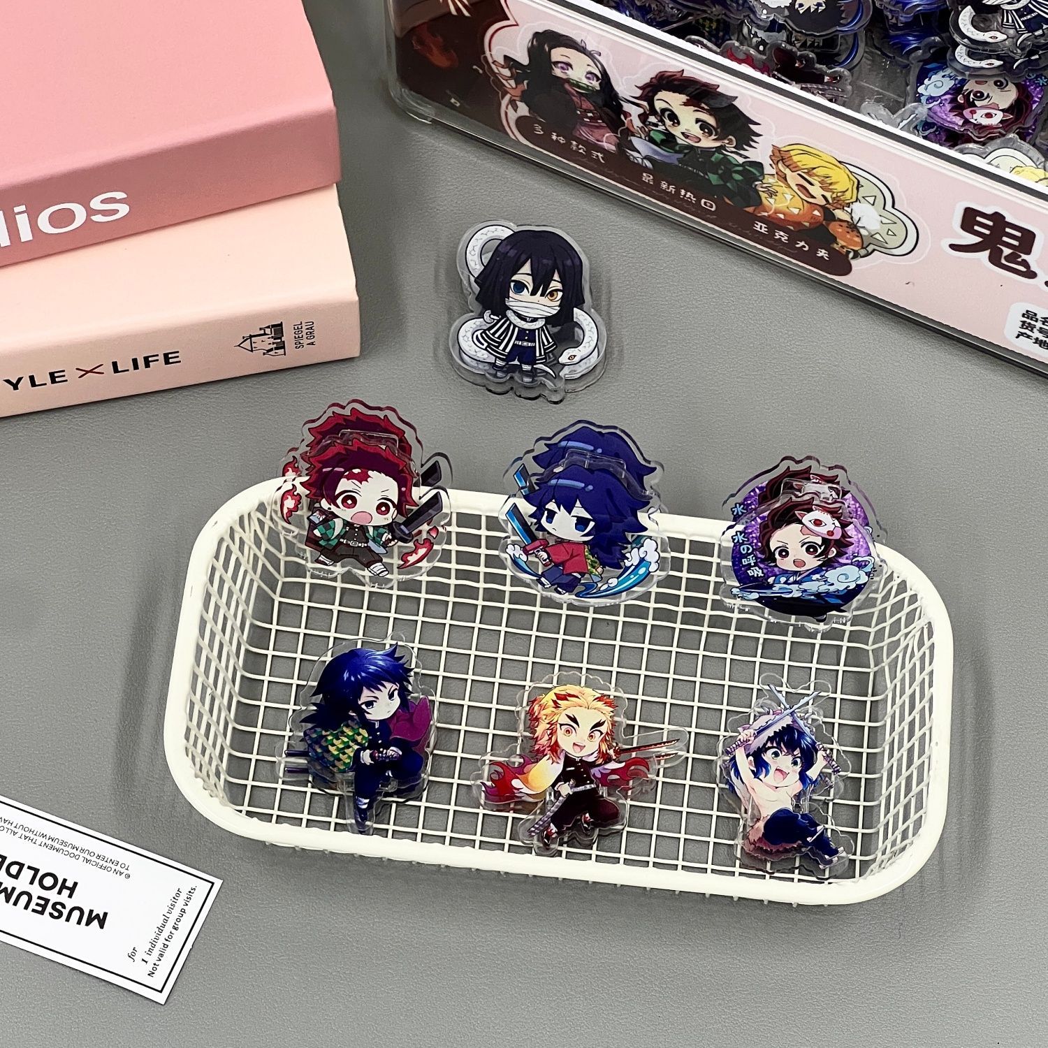 Satu kotak penuh folder PP Dem - Anime Merchandise Box ulasan dan harga